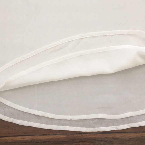 Sleeveless White Blouse - Picture 5 of 5